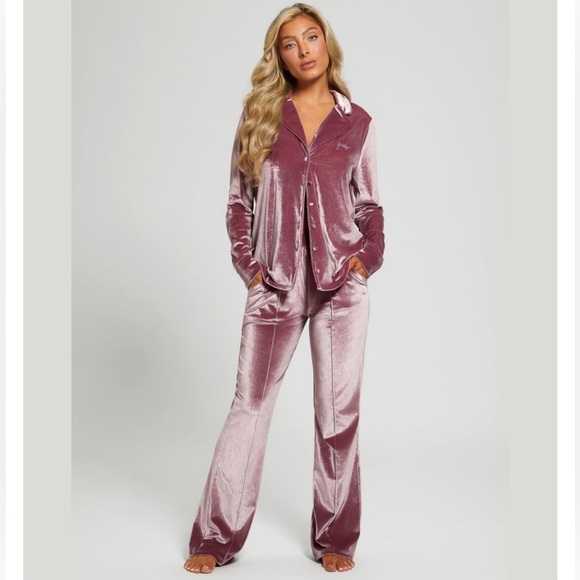 GUESS Velour Cate Pajama Set in vineyard purple - Picture 3 of 11